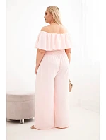 Dámský overal Plus Size s odhalenými rameny, s volánem a širokými nohavicemi pudrově růžová Dámský overal Plus Size s odhalenými rameny, s volánem a širokými nohavicemi pudrově růžová