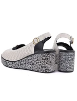 Dámské kožené sandály na platformě béžové S.Barski 7010