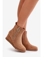 Zateplené boty na klínu s ozdobným zipem eko semišové camel Leretha