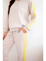 Dámská tepláková souprava Masełko s lampasy a volnou mikinou béžová
