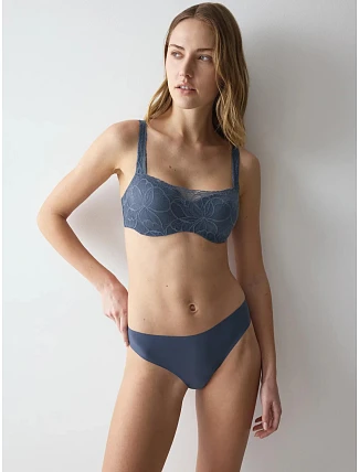 Dámská podprsenka Body Make-Up Illusion Lace Balconette Indigo Veil modrošedá - TRIUMPH Dámská podprsenka Body Make-Up Illusion Lace Balconette Indigo Veil modrošedá - TRIUMPH