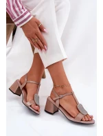 Dámské lakované kožené sandály na sloupku s ozdobou - béžové Vinceza