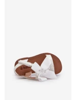 Lakované dětské sandálky s mašlí na suchý zip, bílé Joratia