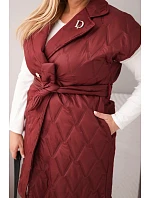Dámská prošívaná vesta Plus Size s páskem a límcem slivková