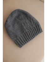 Dámská zimní čepice vlněná s ozdobným ražením K474 grafitová