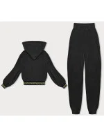 Černý žebrovaný teplákový komplet s ozdobnými stahovacími lemy (AMG-345A) Černý žebrovaný teplákový komplet s ozdobnými stahovacími lemy (AMG-345A)