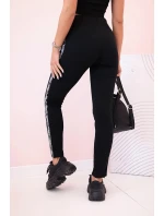 Dámské teplákové kalhoty s lampasem a šňůrkou v pase černé Dámské teplákové kalhoty s lampasem a šňůrkou v pase černé