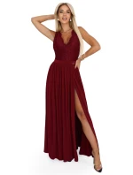 211-8 Dlouhé šaty LEA s krajkovým výstřihem a rozparkem na nohou - bordó