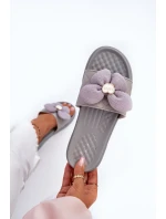 Dámské šedé sandály s ozdobou na nízké platformě Cedrella