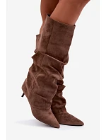 Zvrásněné kozačky s kitten heel na klínu z semiše v khaki barvě Lowen Zvrásněné kozačky s kitten heel na klínu z semiše v khaki barvě Lowen