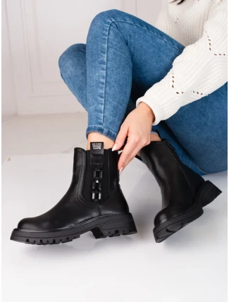 Komfortní  kotníčkové boty dámské černé na plochém podpatku