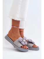 Dámské šedé sandály s ozdobou na nízké platformě Cedrella
