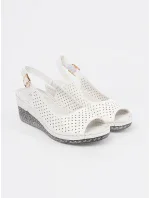 Luxusní bílé  sandály dámské na klínku