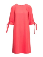 S393 Šaty áčkového střihu s vázacími rukávy - korálová barva