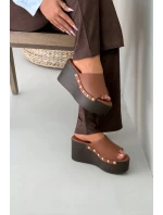 Dámské nazouváky na platformě s přezkami Camel Mareline