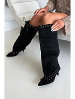 Černé kozačky s kitten heel z semiše s ozdobným šněrováním Juletta Černé kozačky s kitten heel z semiše s ozdobným šněrováním Juletta