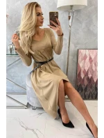 Šaty s ozdobným páskem a nápisem camel Šaty s ozdobným páskem a nápisem camel