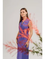 S410 Šaty áčkového střihu s vázáním a výstřihem do V - fialové