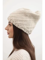 Dámská zimní čepice s ozdobným pletením a klasickým střihem K372 béžová