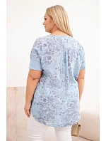 Dámská bavlněná halenka plus size s krátkým rukávem a ozdobným knoflíkem modrá Dámská bavlněná halenka plus size s krátkým rukávem a ozdobným knoflíkem modrá
