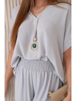 Komplet s náhrdelníkem halenka + kalhoty šedý Komplet s náhrdelníkem halenka + kalhoty šedý