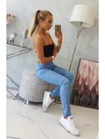 Barevné kalhoty z lehkého denimu Barevné kalhoty z lehkého denimu