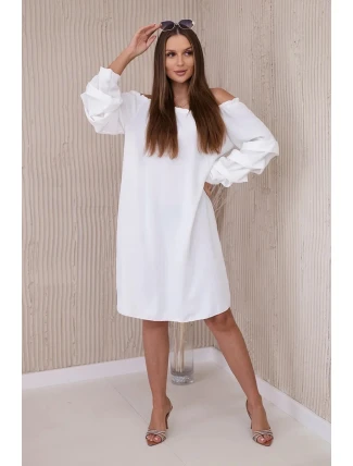 Španělské šaty s ozdobnými rukávy ecru Španělské šaty s ozdobnými rukávy ecru