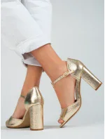 Trendy zlaté dámské  sandály na širokém podpatku