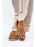 Dámské Pantofle Na Platformě Se Zlatou Dekorací A Leskem Camel Morisela Dámské Pantofle Na Platformě Se Zlatou Dekorací A Leskem Camel Morisela