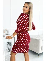 13-156 Sportovní šaty s vázáním a kapsami - bordó s hráškem