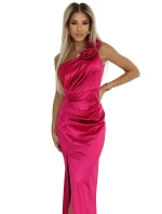 580-5 AURORA Dlouhé saténové šaty na jedno rameno s růží a rozparkem - růžové