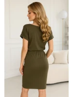 196-3 Sportovní šaty s krátkými rukávy, kapsami a nášivkou - military KHAKI