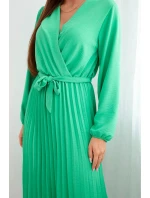 Šaty s vázáním a plisovanou sukní jasně zelená