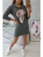 Šaty s delšími zády a barevným potiskem grafitové barvy Šaty s delšími zády a barevným potiskem grafitové barvy