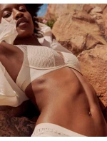 Dámské tanga Aura Spotlight High Leg string krémová - Triumph Dámské tanga Aura Spotlight High Leg string krémová - Triumph