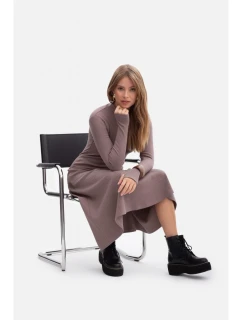 B299 Žebrované midi šaty s asymetrickým pasem - kakao