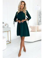 195-11 ALICE Trapézové šaty s mašlemi - BOTTLE GREEN 195-11 ALICE Trapézové šaty s mašlemi - BOTTLE GREEN