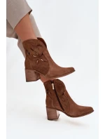 Dámské kotníky s perforovaným designem z přírodní semiše na podpatku Zazoo 3690 hnědé