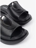 Trendy černé dámské  nazouváky platforma