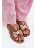 Dámské Sandály S Mašlí Na Plochém Podpatku Béžové S.Barski KV51-014 Dámské Sandály S Mašlí Na Plochém Podpatku Béžové S.Barski KV51-014