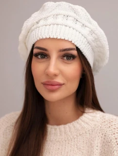 Dámská zimní čepice z vlny s volným střihem a ozdobným pletením K378 bílá