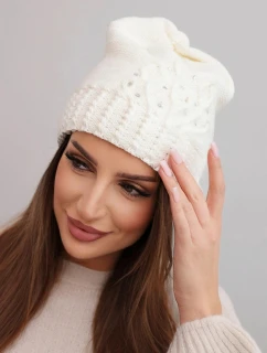 Dámská zimní čepice s vlnou zdobená flitry a pleteninou K473 ecru