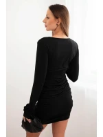 Dámská šaty s viskózou přiléhavé s nařasením a květinami na rukávech černá
