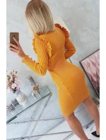 Přiléhavé svetrové šaty s knoflíky hořčicové barvy