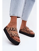 Lakované dámské pantofle na platformě se zlatými klipsy Lee Cooper LCW-26-35-4459L Černé