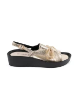 Luxusní dámské zlaté  sandály na klínku