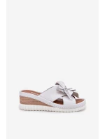 Kožené Dámské Klapky Na Platformě S Ozdobným Květem Artiker Bílá-Stříbrná 54C0538