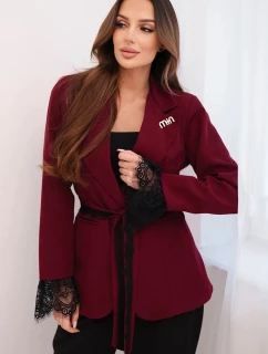 Dámská sako s páskem a krajkovým zakončením rukávů bordó
