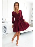 BINDY - Velmi žensky působící dámské šaty ve vínové bordó barvě s dekoltem 339-3