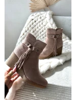 Zateplené dámské kotníkové boty na platformě s třásněmi béžové Olivarae